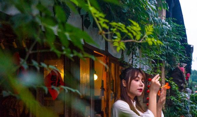 女明星穿美人鱼礼服,杨颖排最后,热巴最俏皮,你同意吗?