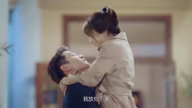 奚梦瑶高调亮相，流苏衣配流苏鞋还玩混搭，是怎么把机场走成“T台秀”的？游戏画面