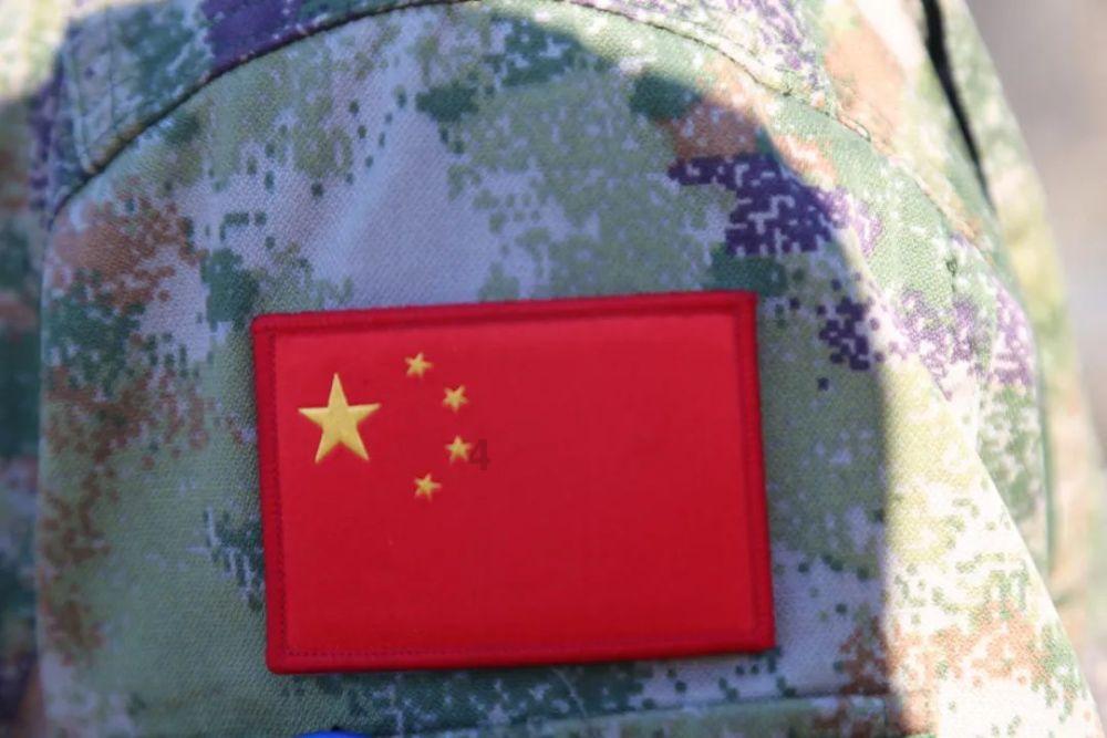 救援爱图画的男孩