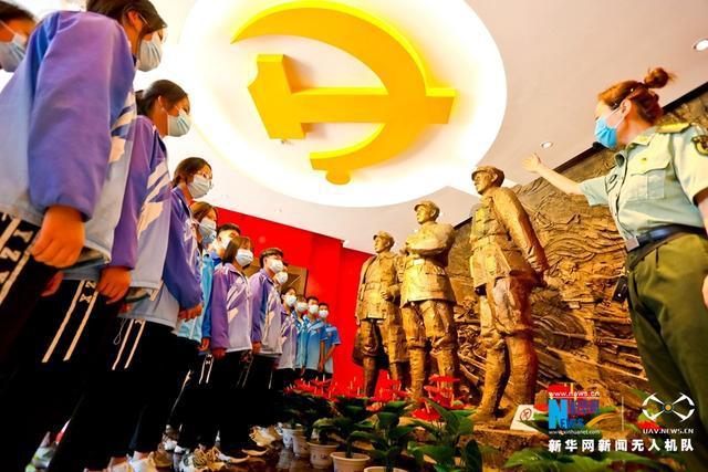 多尼克F1的乒乓球胶皮怎么涂胶水啊？游戏画面