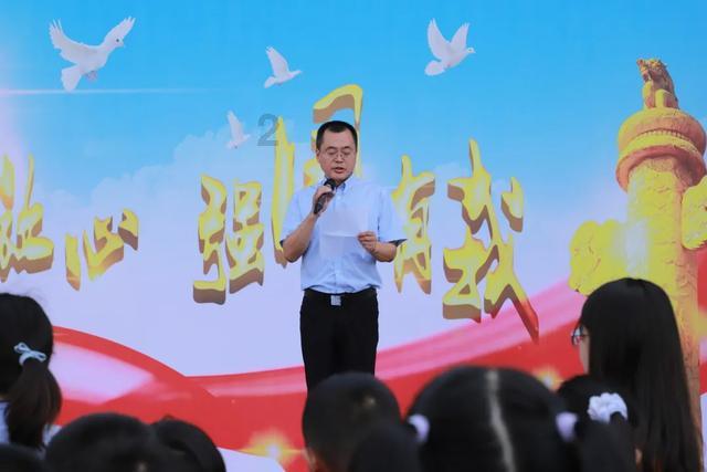 电子厂里的胶水弄了身上了用什么能洗干净？游戏画面