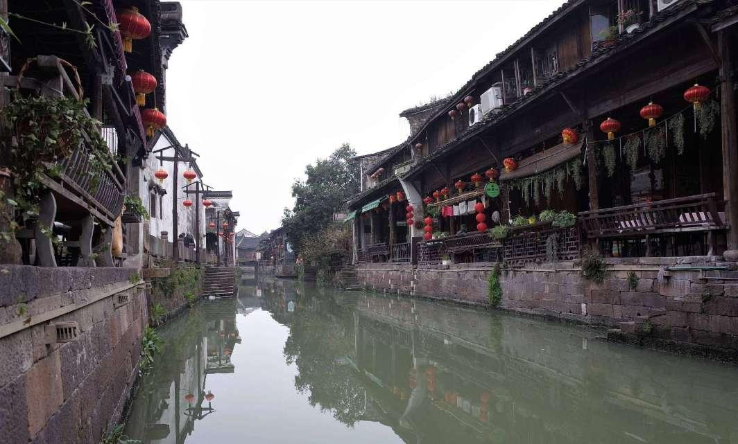 你知道秦朝二世而亡是崩在哪里吗？熟知历史并不等于理解历史